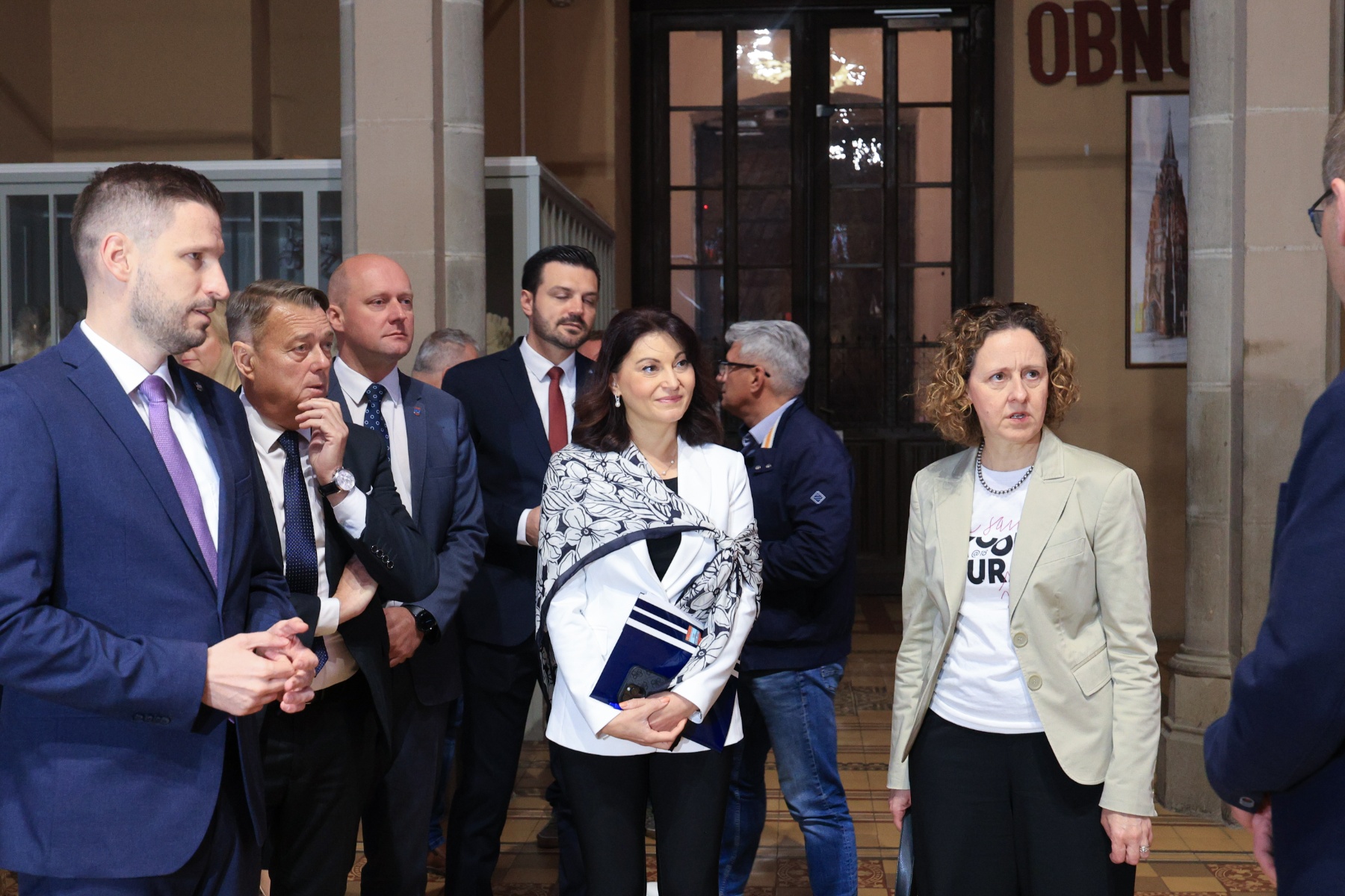   U sjedištu Osječko-baranjske županije održan je radni sastanak s ministricom kulture i medija o obnovi kulturne i sakralne baštine 